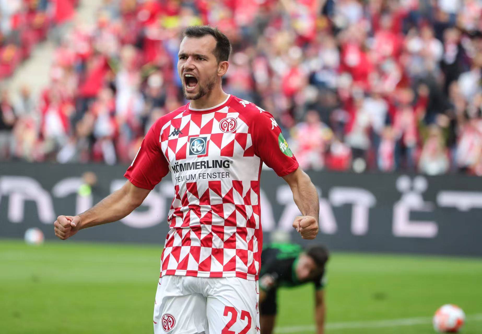 crown sports-关于冲刺阶段德甲焦点战，门兴格拉德巴赫防线松动，悬念犹存，纪律约束更严格的信息-crown sports